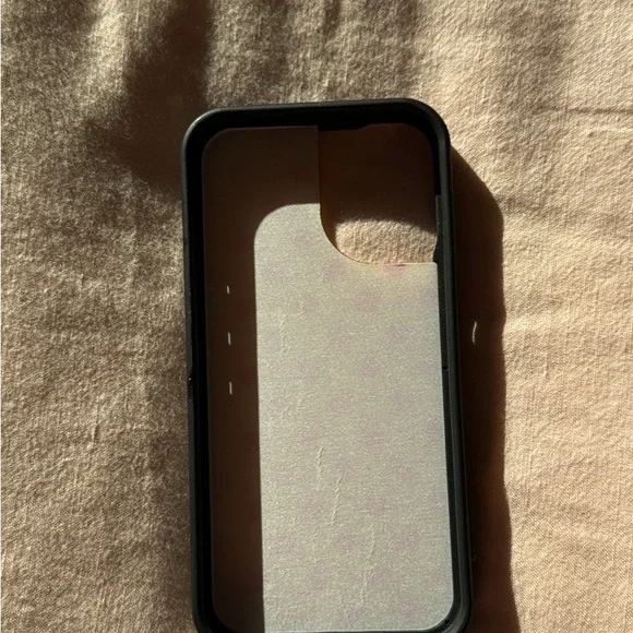 Polka dot wildflower iPhone 16 case - Picture 2 of 2